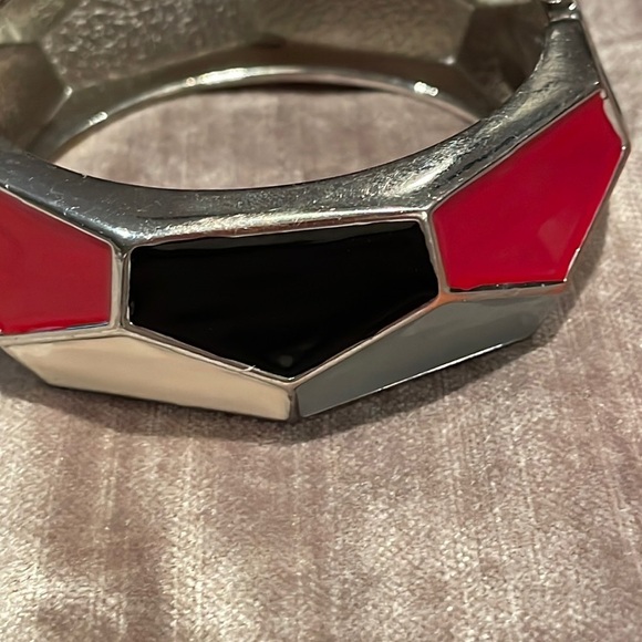 70’s Style Hinged Colorblock Geometric Bangle Bracelet - Picture 3 of 7